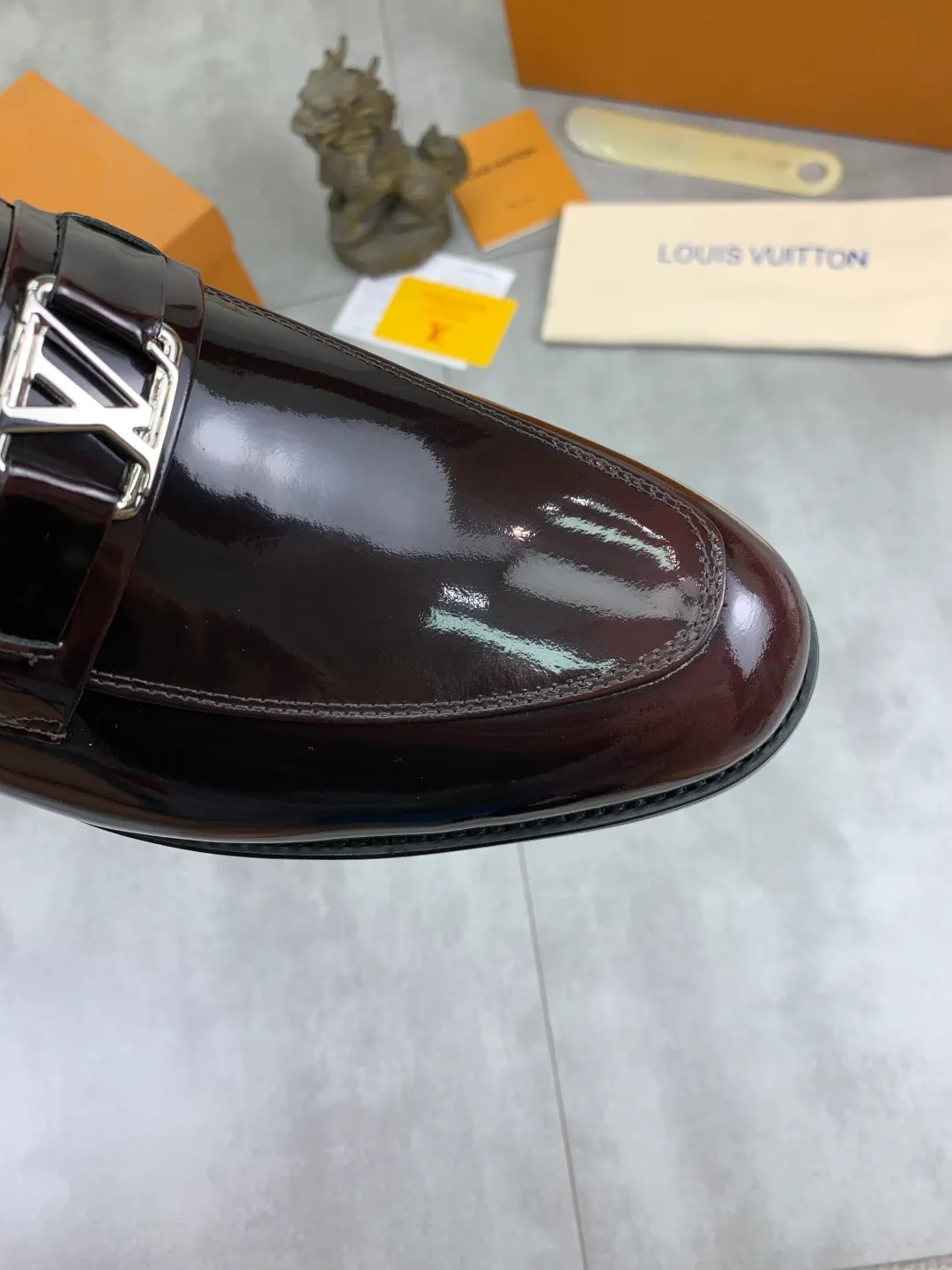 Men's shoes 💰P460💰[New model] Water-dyed cow lining 🆘 LV Louis Vuitton business leather shoes, made of original imported Italian 🇮🇹 calfskin, full cowhide lining, carefully handmade by professional shoemakers, the original version is specially designed for wear-resistant outsole. Standard code: 39-45 5️⃣color🉑️select
